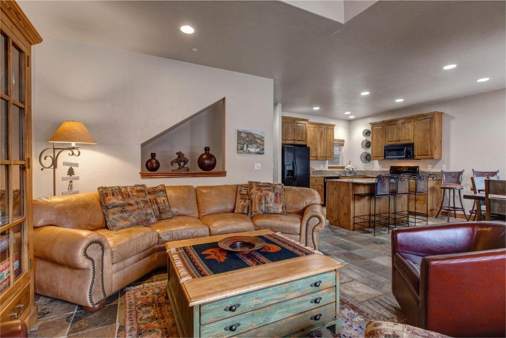 Popular attractions Area Nearby Property